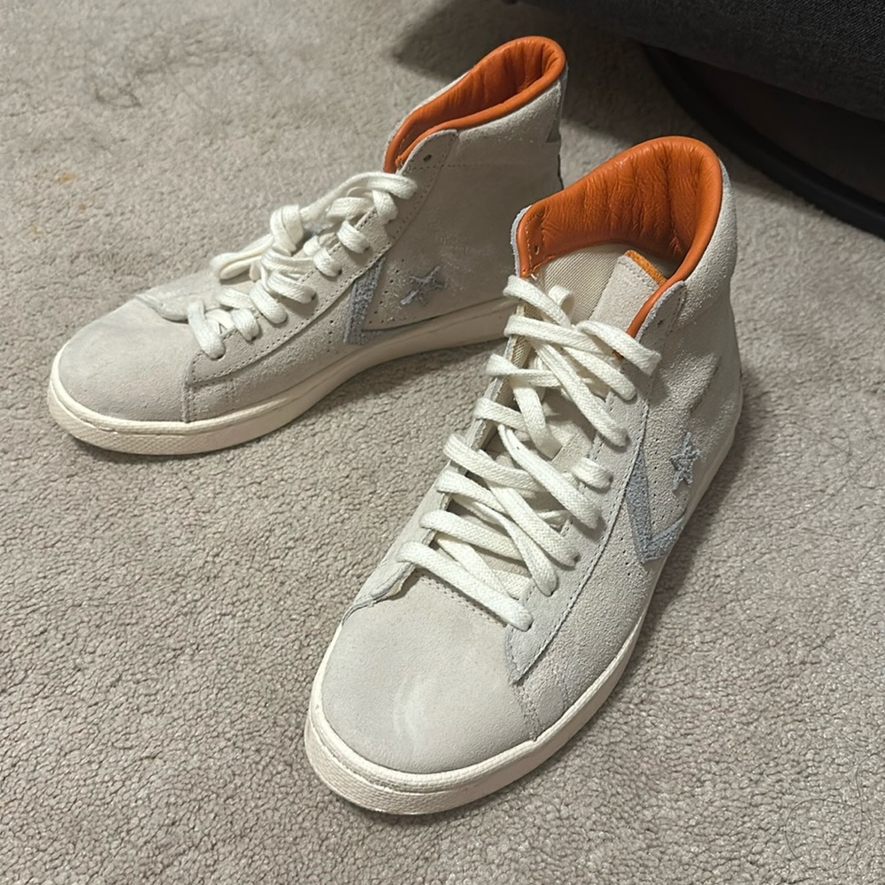 Converse Pro Leather
Bugs Bunny 80th Anniversary